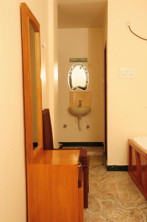 Hotel Rathnavel Towers Madrás Habitación foto